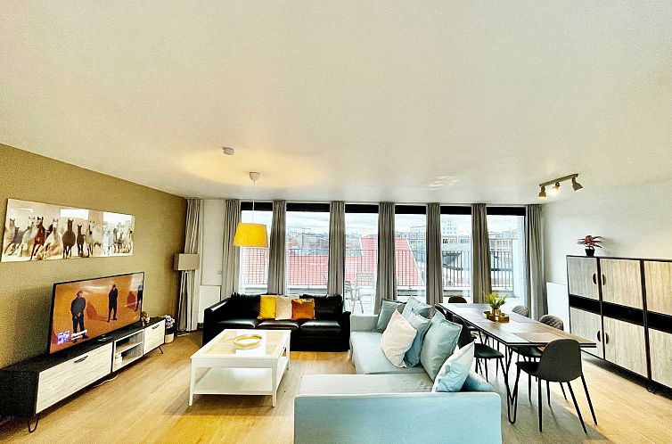 Modern 2BR Penthouse Near Diamond District by OneLuxStay