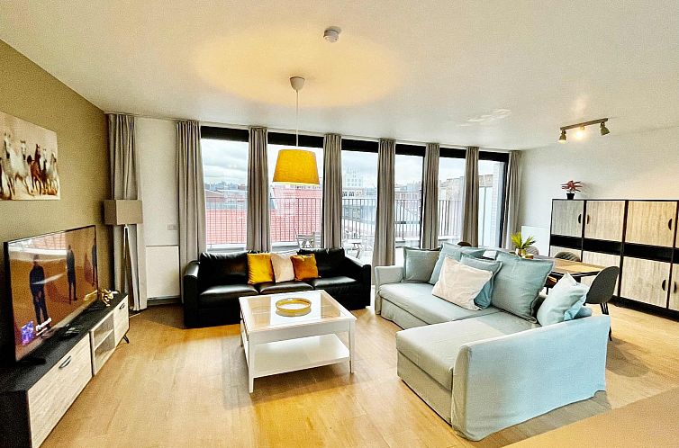 Modern 2BR Penthouse Near Diamond District by OneLuxStay