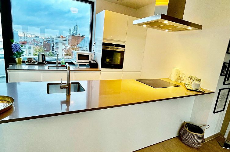Modern 2BR Penthouse Near Diamond District by OneLuxStay