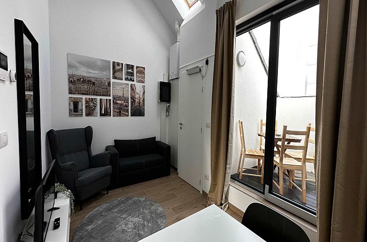 Luxury 1BR Near Fashion District by OneLuxStay