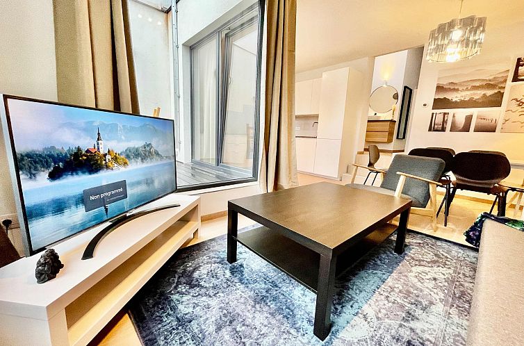 Luxury 2BR 1BA Near Fashion District by OneLuxStay