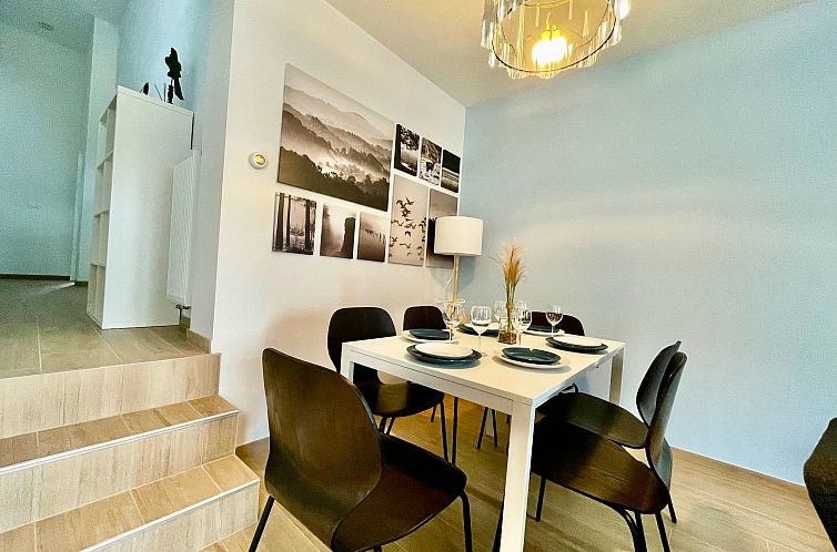 Luxury 2BR 1BA Near Fashion District by OneLuxStay