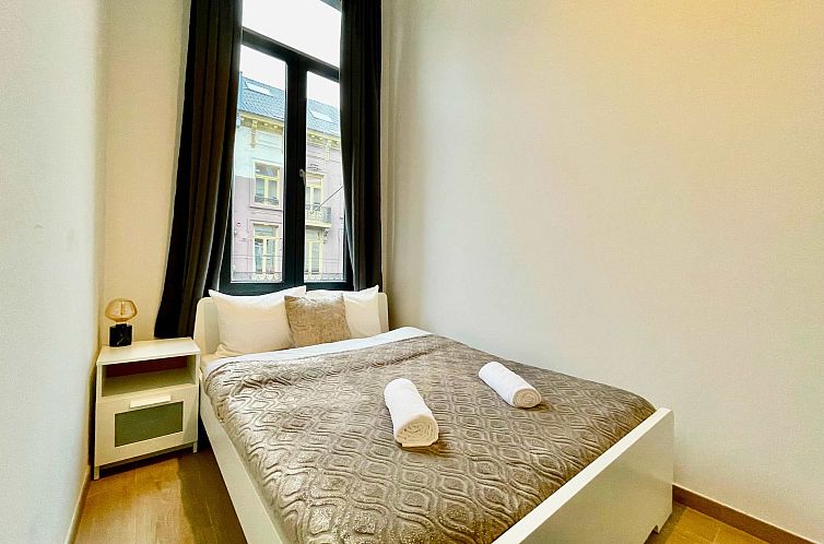 Luxury 2BR 1BA Near Fashion District by OneLuxStay