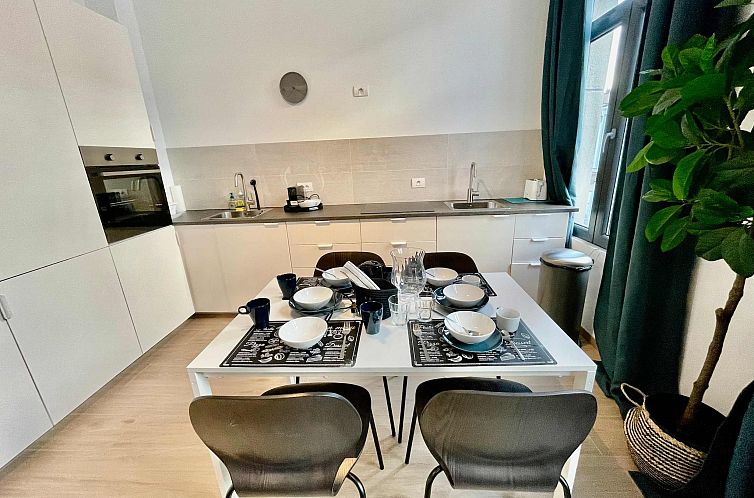 Luxury Dlx 1BR Near Fashion District by OneLuxStay