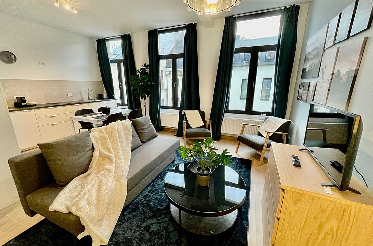 Luxury Dlx 1BR Near Fashion District by OneLuxStay