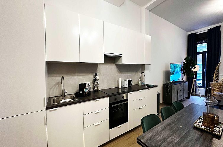 Luxury 2BR 2BA Near Fashion District by OneLuxStay