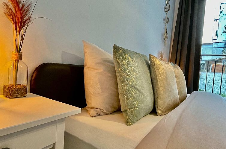 Luxury 2BR 2BA Near Fashion District by OneLuxStay