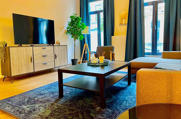 Luxury 2BR 2BA Near Fashion District by OneLuxStay