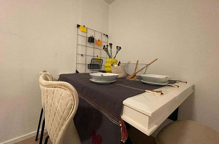 One Lux Stay Near Antwerp Central - Studio Apartment