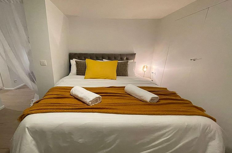 One Lux Stay Near Antwerp Central - Studio Apartment