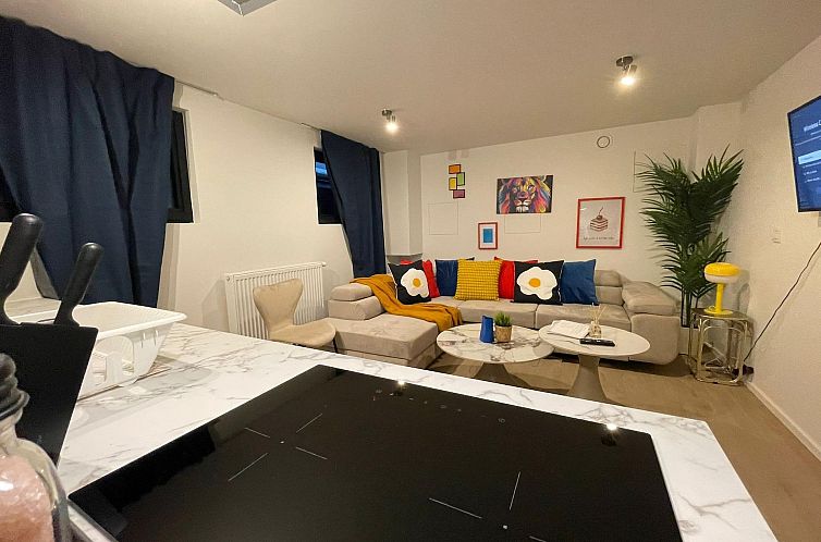 One Lux Stay Near Antwerp Central - Studio Apartment
