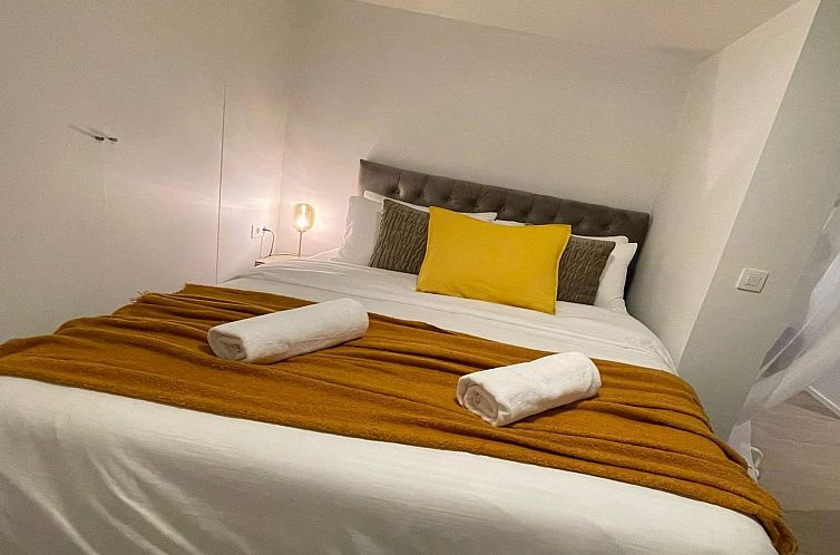 One Lux Stay Near Antwerp Central - Studio Apartment