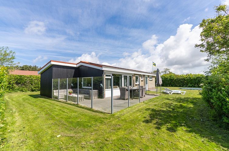 Vakantiewoning Orchidee in Ballum, Ameland met ruime tuin en terras voor ontspanning in de natuur.
