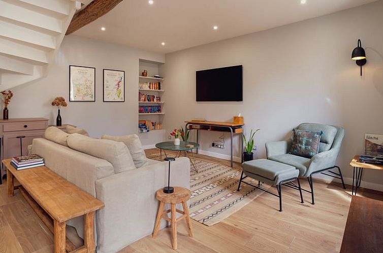 Gezellige zithoek in Huisje in Chablis, een prachtig vakantiehuis in het hart van Bourgondie, Frankrijk.