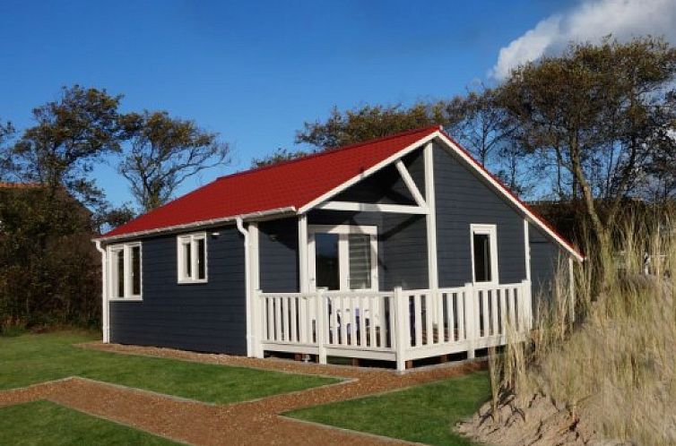 EILANDLODGE 4 in Hollum, Ameland: charmant vakantiehuis met veranda op de Waddeneilanden, omgeven door natuur.