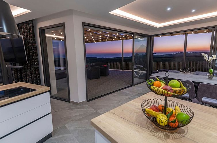 Vakantiehuis Villa mit Meerblick und privatem Spa - les gît