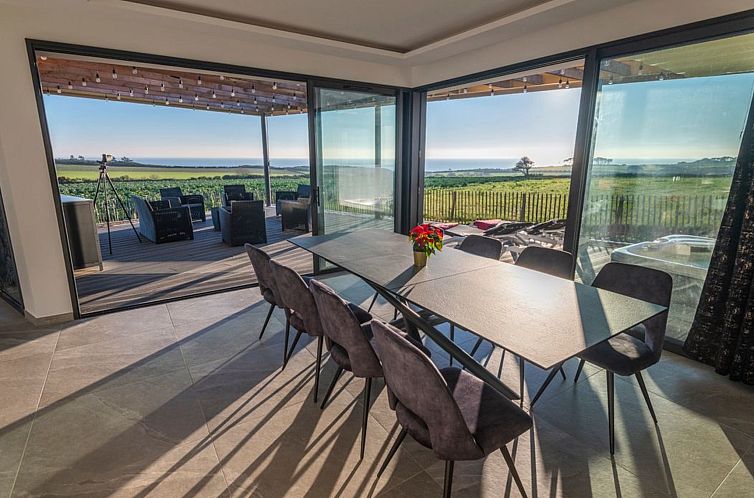 Vakantiehuis Villa mit Meerblick und privatem Spa - les gît
