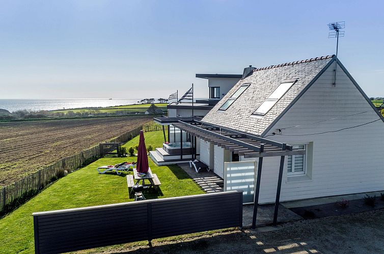Vakantiehuis Charmantes Haus mit privatem Jacuzzi in der Bre