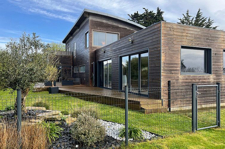 Vakantiehuis Große Villa am Meer mit privatem Spa Bereich