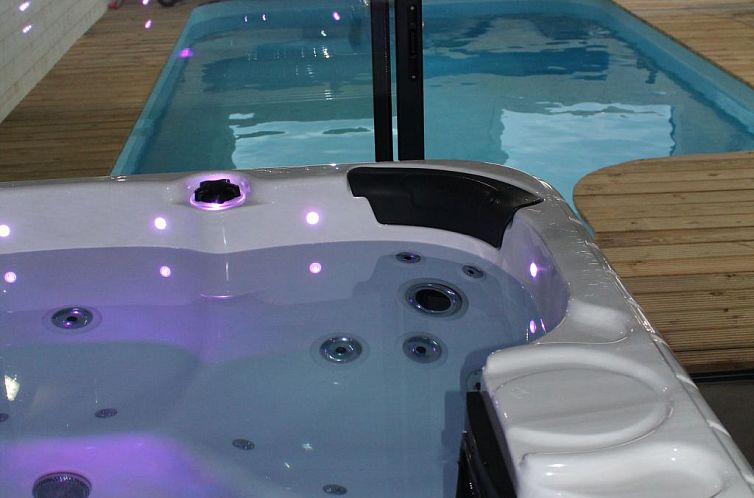Vakantiehuis Große Villa am Meer mit privatem Spa Bereich