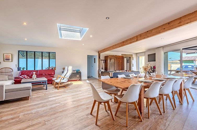 Vakantiehuis Landgut "Villa Léànie" mit Innenpool