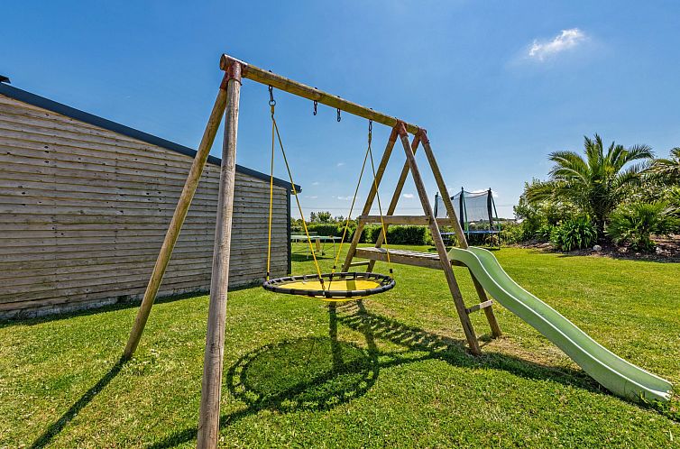 Vakantiehuis Landgut "Villa Léànie" mit Innenpool