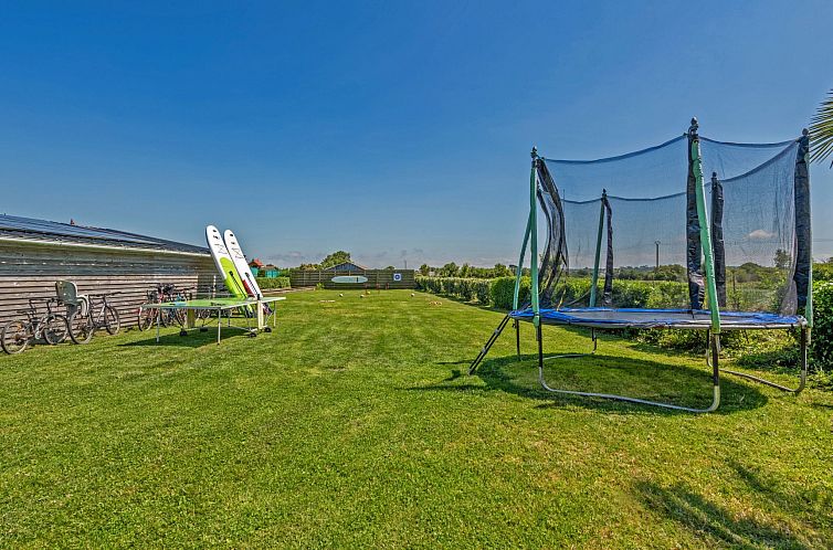 Vakantiehuis Landgut "Villa Léànie" mit Innenpool