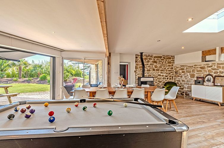 Vakantiehuis Landgut "Villa Léànie" mit Innenpool