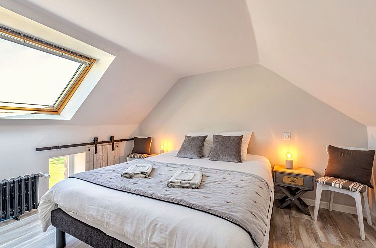 Vakantiehuis Landgut "Villa Léànie" mit Innenpool