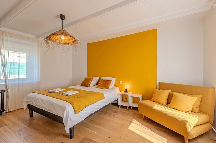 Vakantiehuis Landgut "Villa Léànie" mit Innenpool