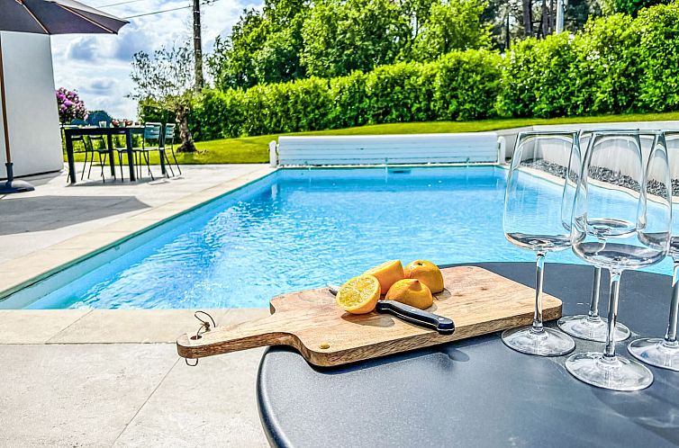Vakantiehuis La Tour Bourgerel avec piscine