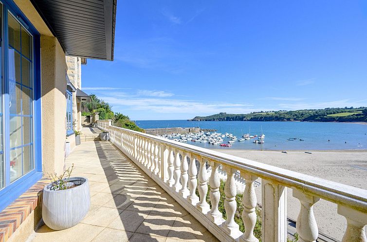 Vakantiehuis Villa "Ker House" mit Blick auf das Wasser