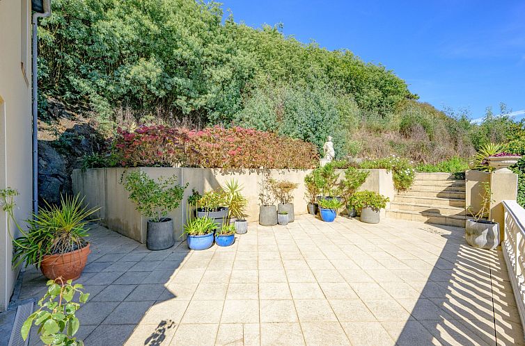 Vakantiehuis Villa "Ker House" mit Blick auf das Wasser