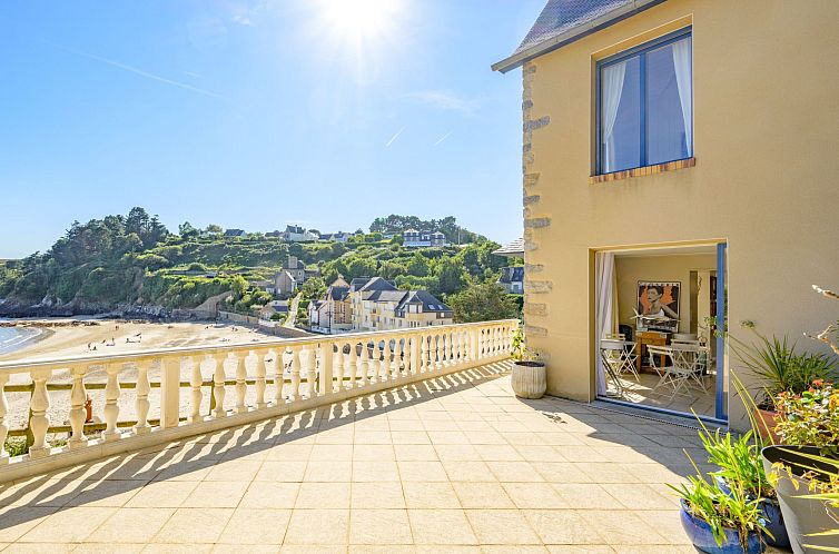 Vakantiehuis Villa "Ker House" mit Blick auf das Wasser