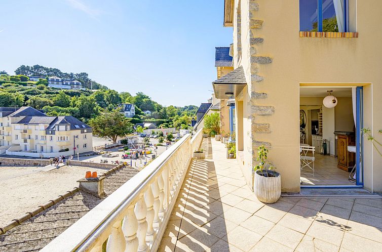 Vakantiehuis Villa "Ker House" mit Blick auf das Wasser