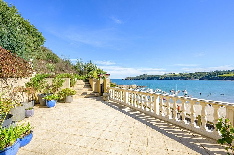 Vakantiehuis Villa "Ker House" mit Blick auf das Wasser