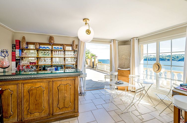 Vakantiehuis Villa "Ker House" mit Blick auf das Wasser