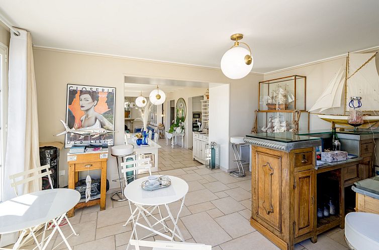 Vakantiehuis Villa "Ker House" mit Blick auf das Wasser