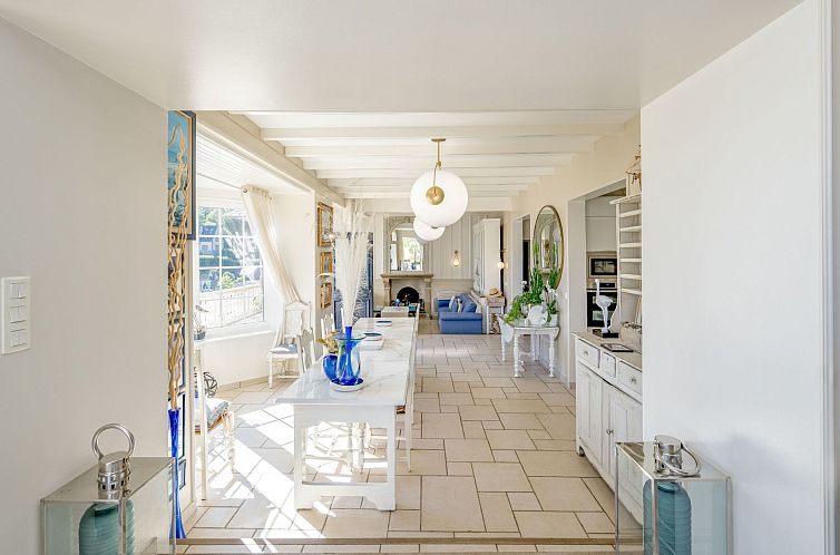 Vakantiehuis Villa "Ker House" mit Blick auf das Wasser