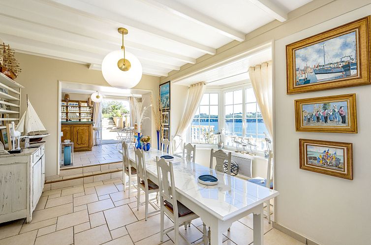 Vakantiehuis Villa "Ker House" mit Blick auf das Wasser