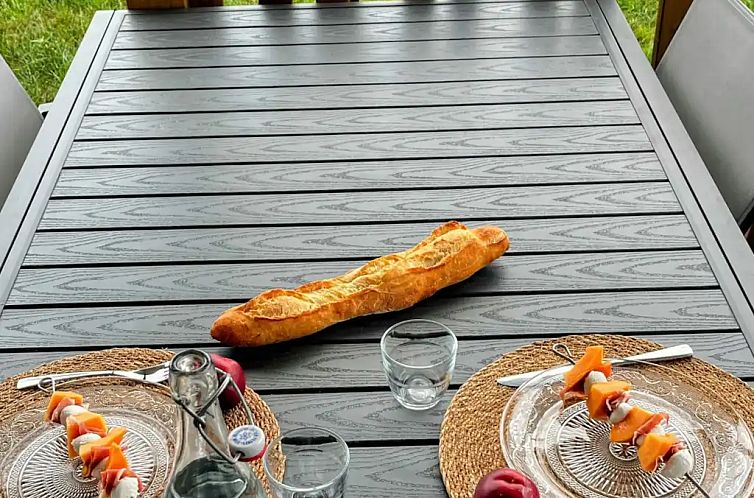 Chalet met zwembad bij zee