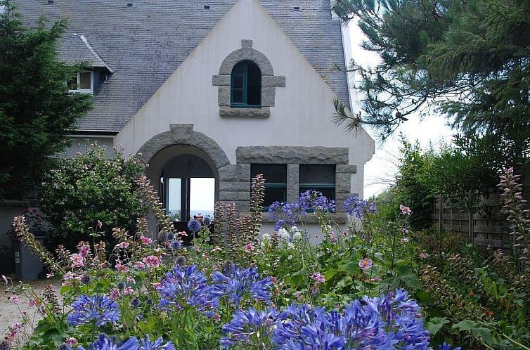 Vakantiehuis Villa mit großem Grundstück direkt am Mer