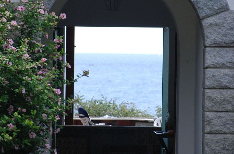 Vakantiehuis Villa mit großem Grundstück direkt am Mer