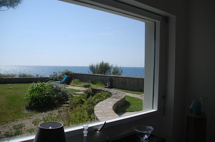 Vakantiehuis Villa mit großem Grundstück direkt am Mer