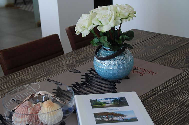 Vakantiehuis Villa mit großem Grundstück direkt am Mer