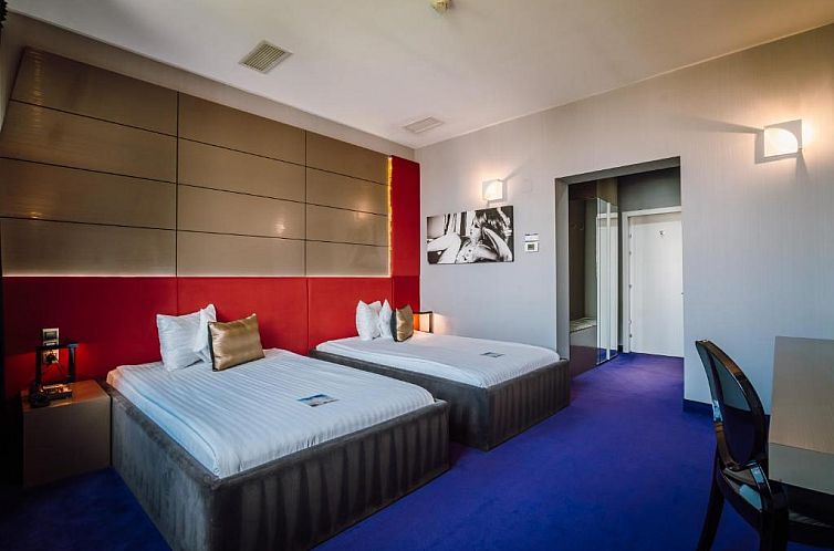 Plaza V Hotel
