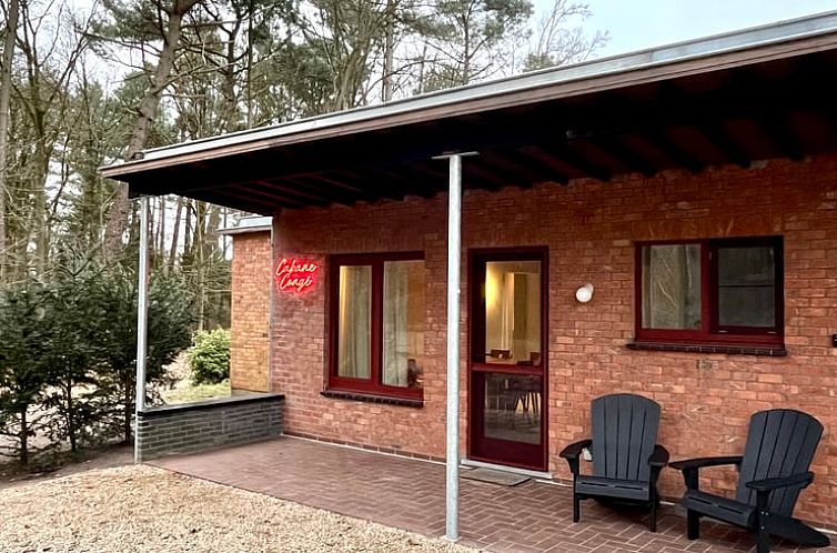 Das Ferienhaus in Geel, Winkelomheide, bietet eine schoene Terrasse mit Blick auf die ruhige Landschaft von Antwerpen, Belgien.