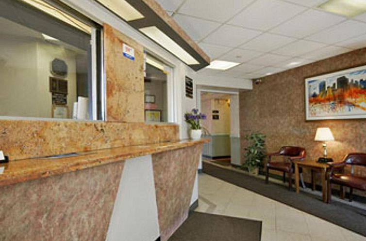 Super 8 by Wyndham Long Island City LGA Hotel