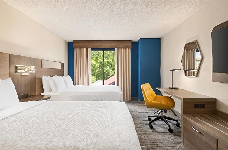 Holiday Inn Express Hotel & Suites Greenville-Downtown, an I