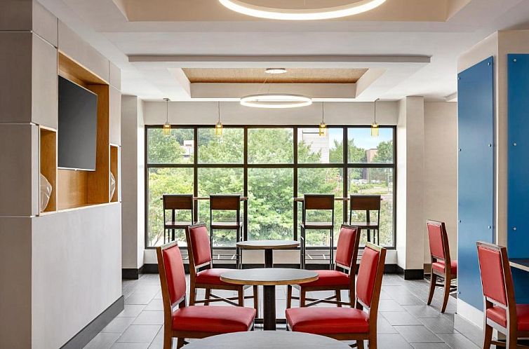 Holiday Inn Express Hotel & Suites Greenville-Downtown, an I